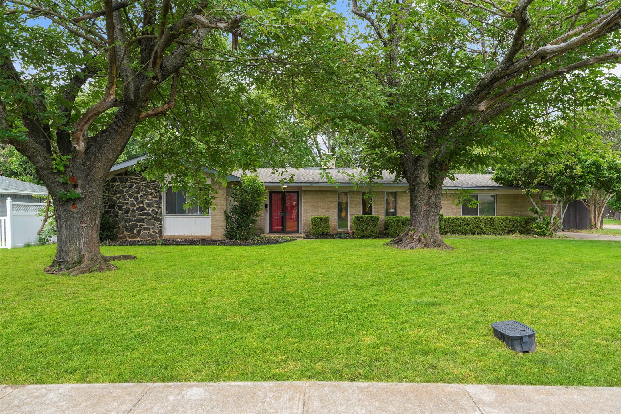 613 Misty Glen Drive Desoto TX 75115