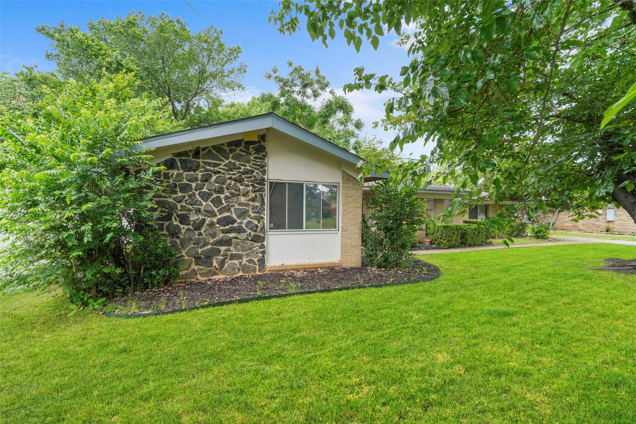 613 Misty Glen Drive Desoto TX 75115