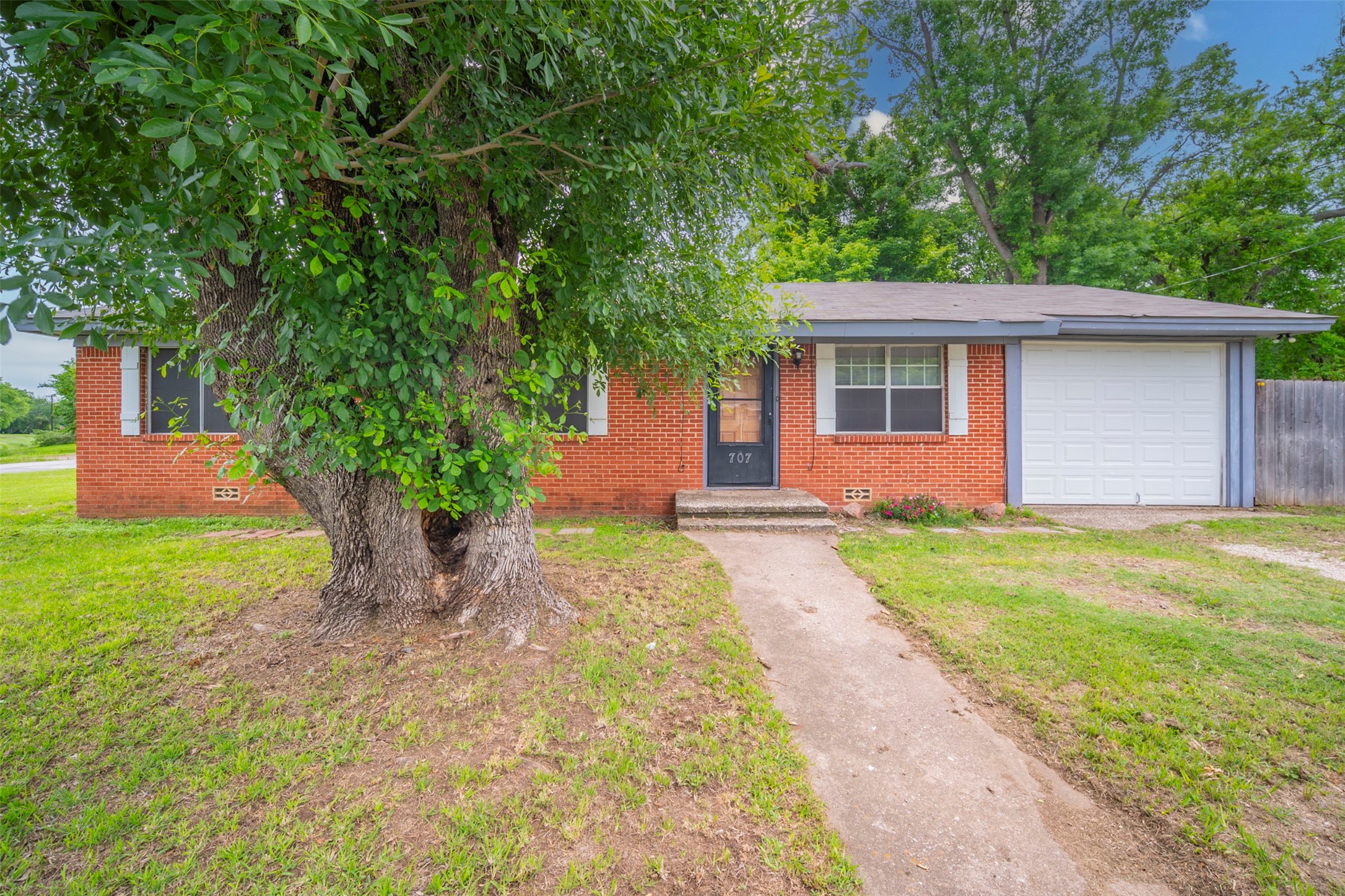 707 Rock Street Bowie TX 76230