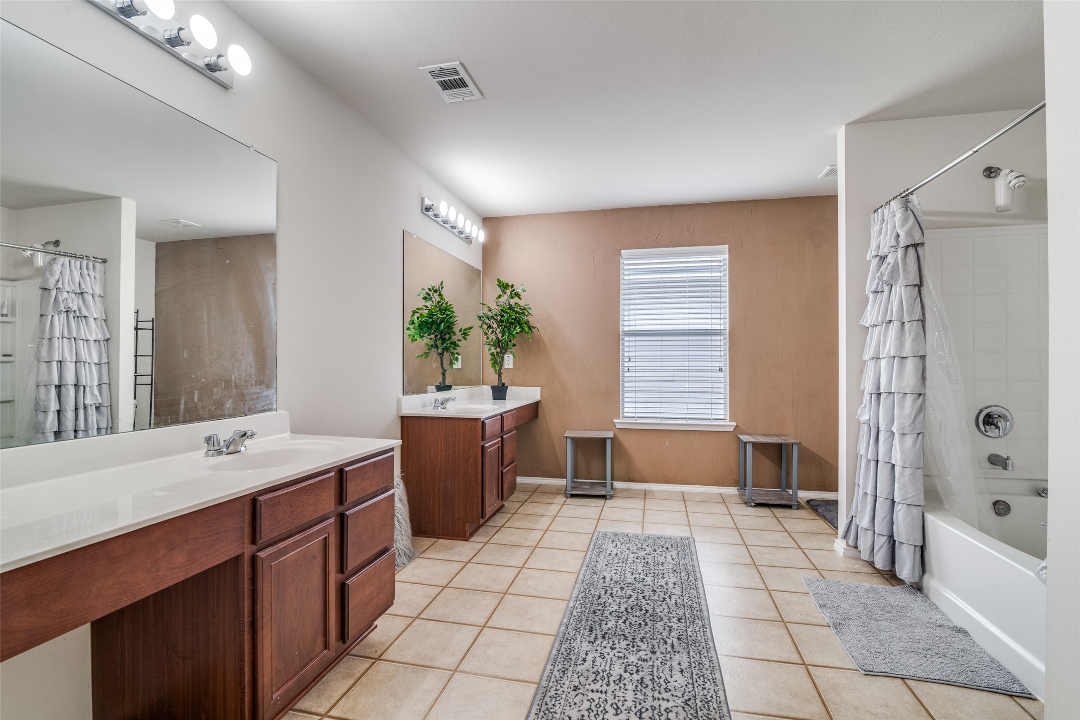 2040 Stagecoach Trail Heartland TX 75126