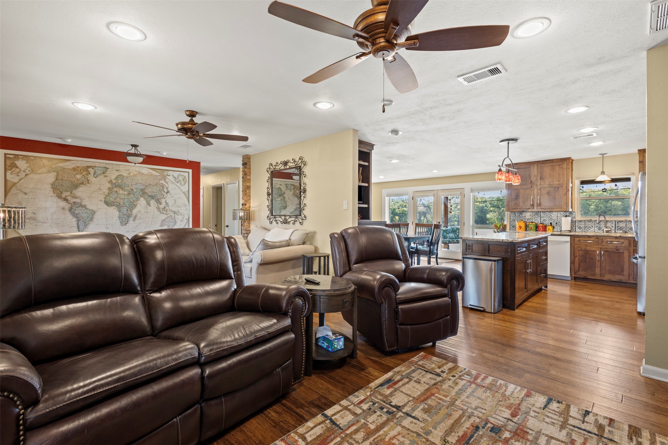 1009 W Interstate20 Grand Prairie TX 75052