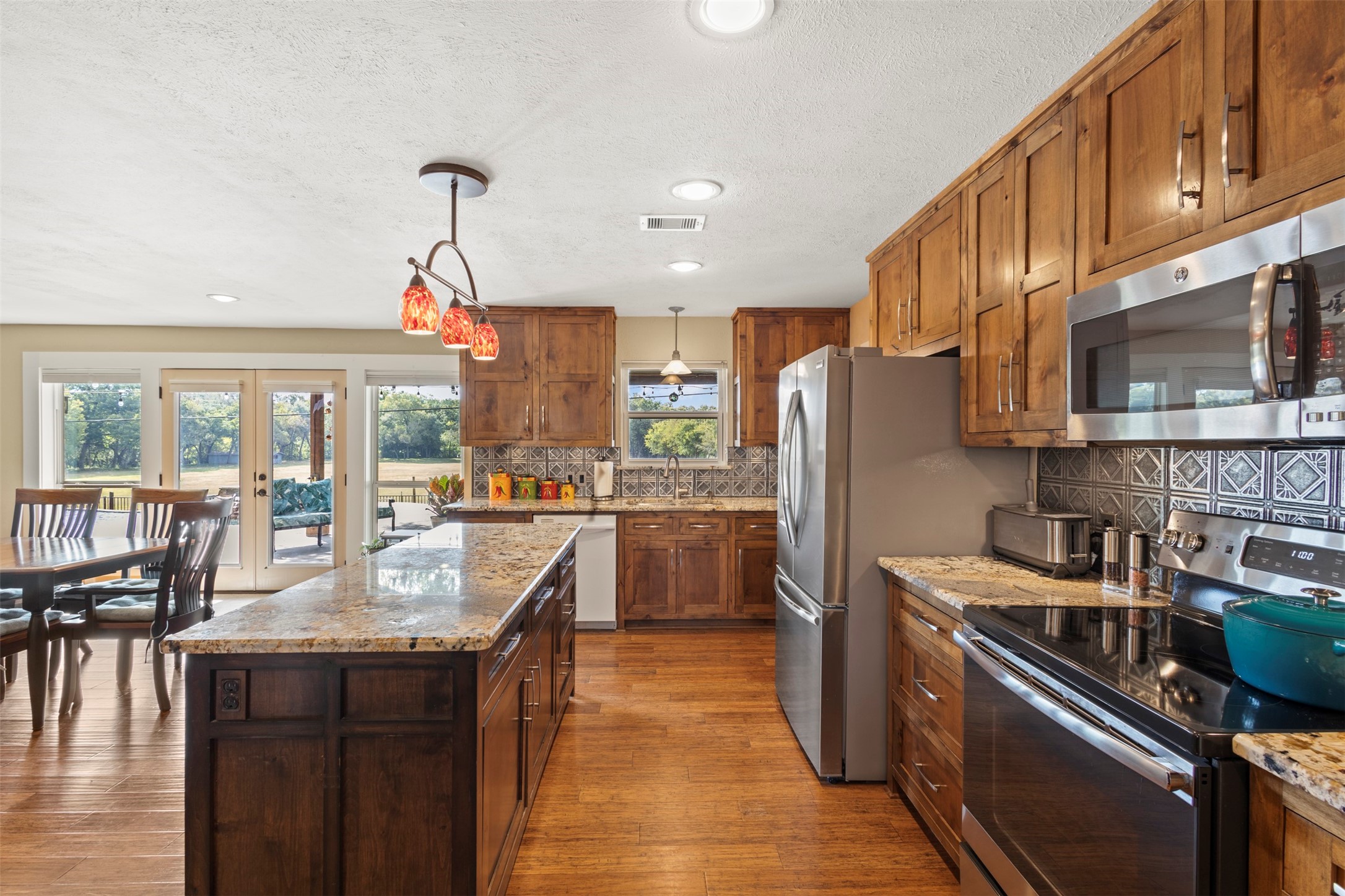 1009 W Interstate20 Grand Prairie TX 75052
