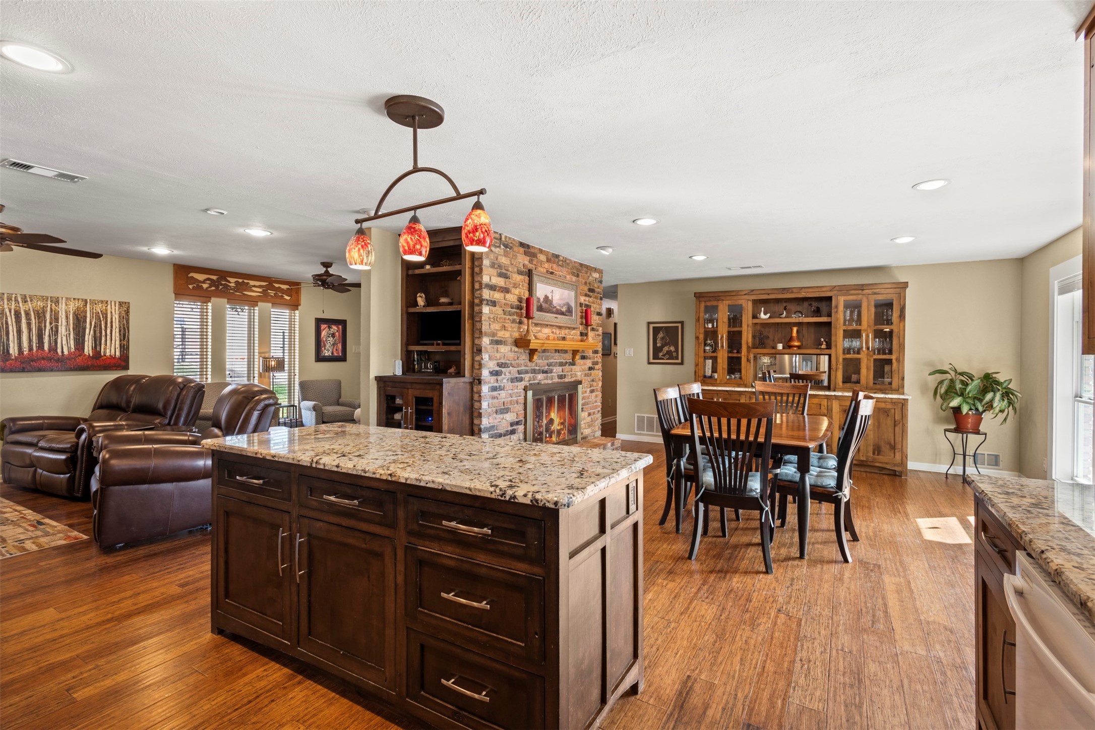 1009 W Interstate20 Grand Prairie TX 75052