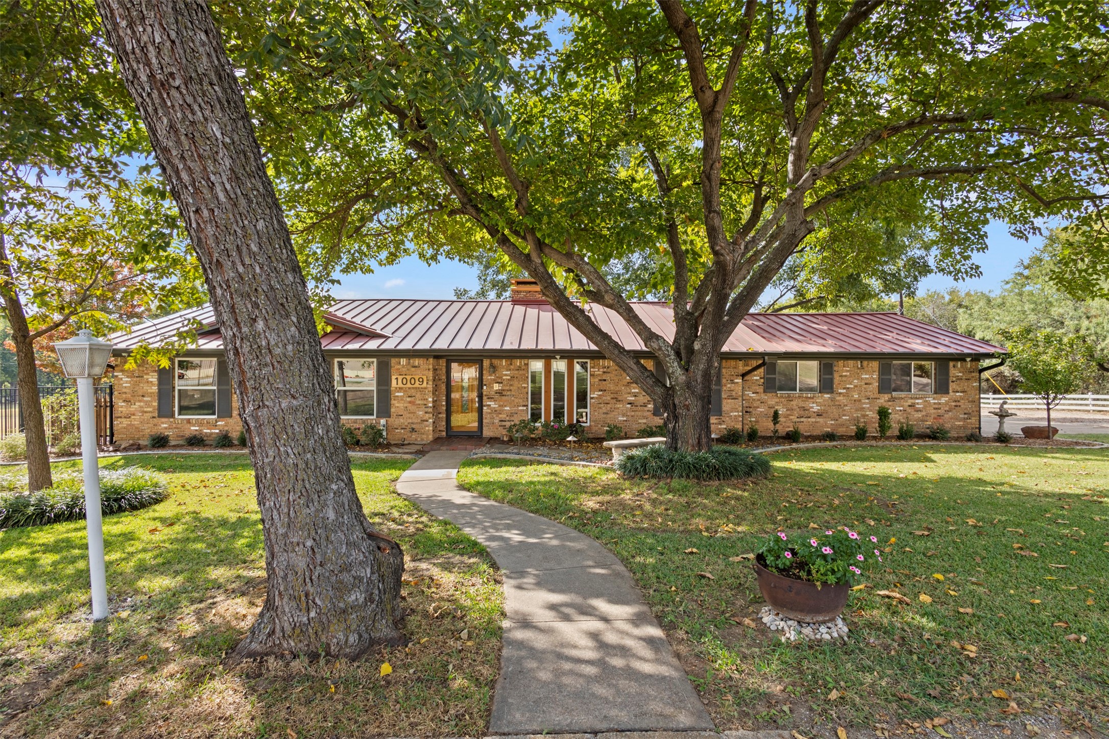 1009 W Interstate20 Grand Prairie TX 75052