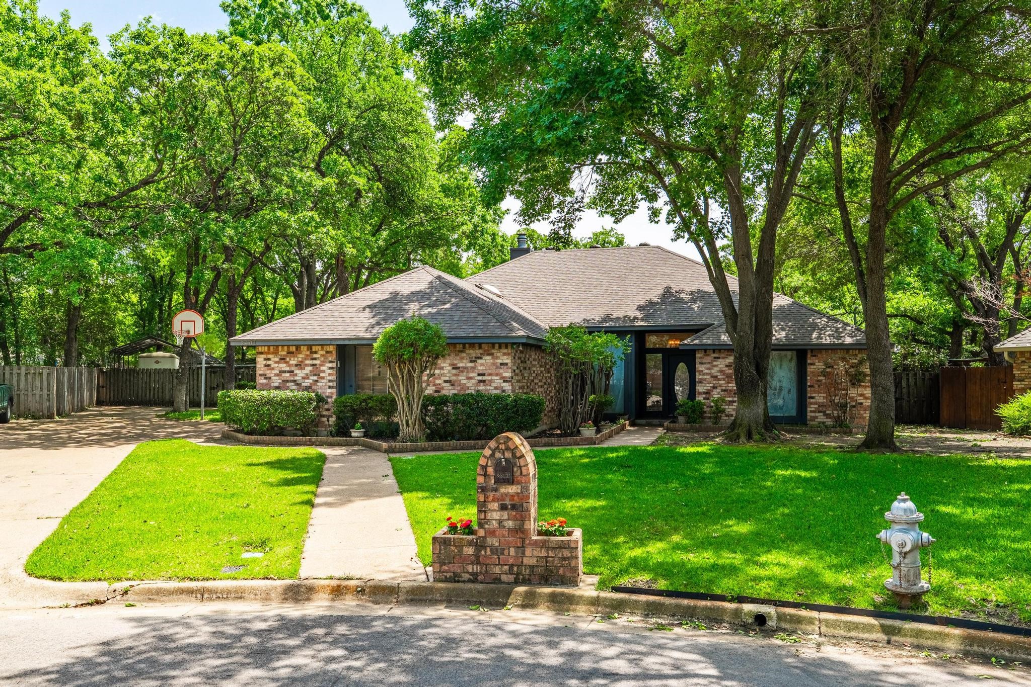 2401 Oak Shadow Court Arlington TX 76017