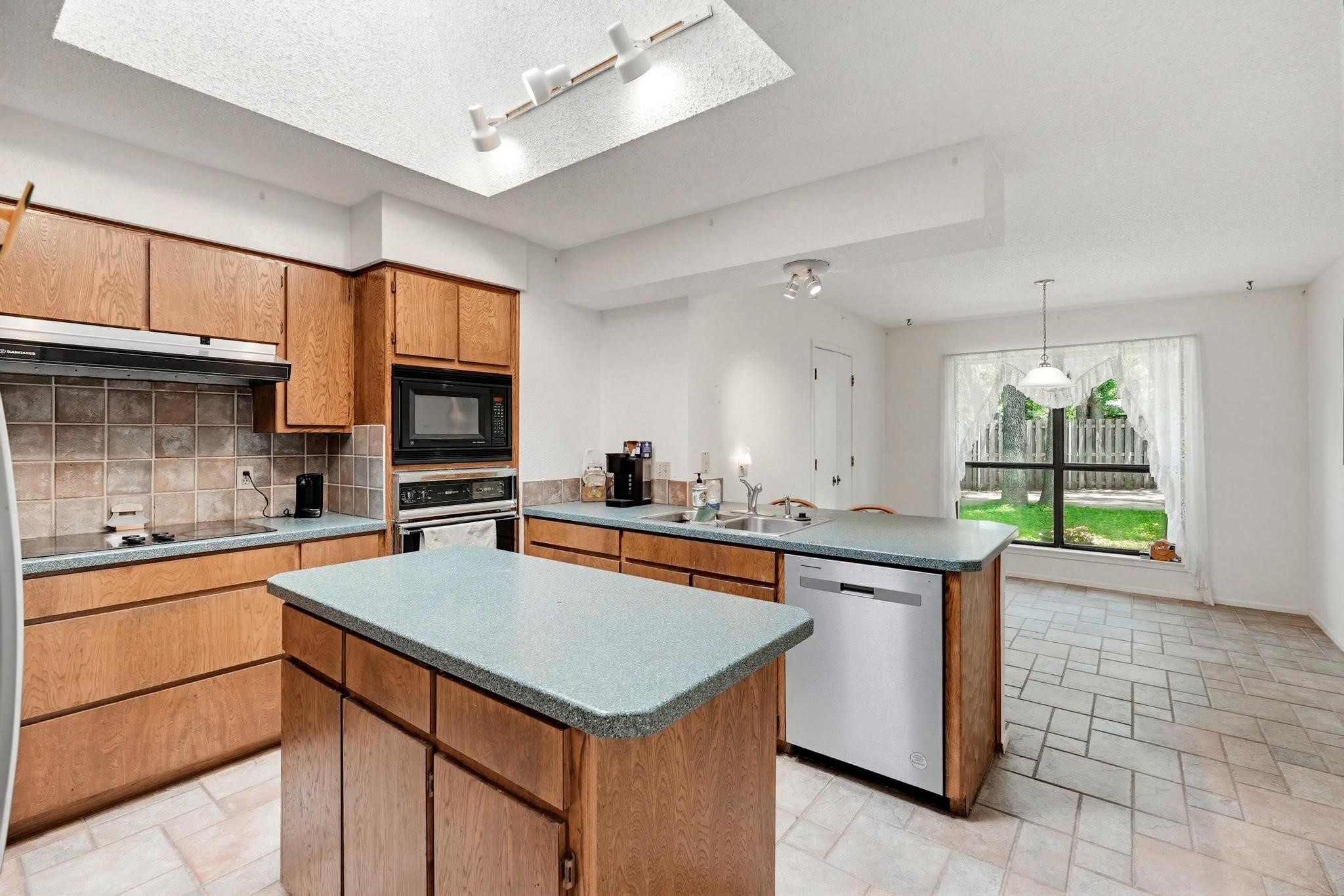 2401 Oak Shadow Court Arlington TX 76017