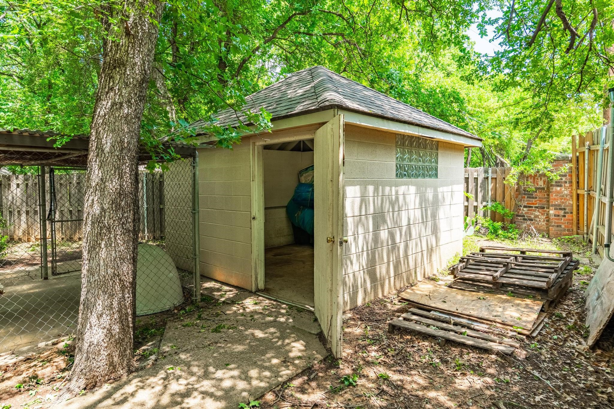 2401 Oak Shadow Court Arlington TX 76017