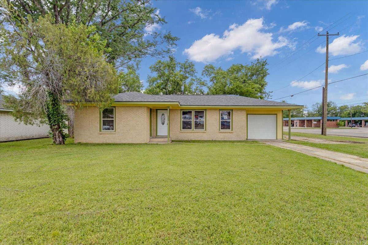 200 Victory Street Bonham TX 75418