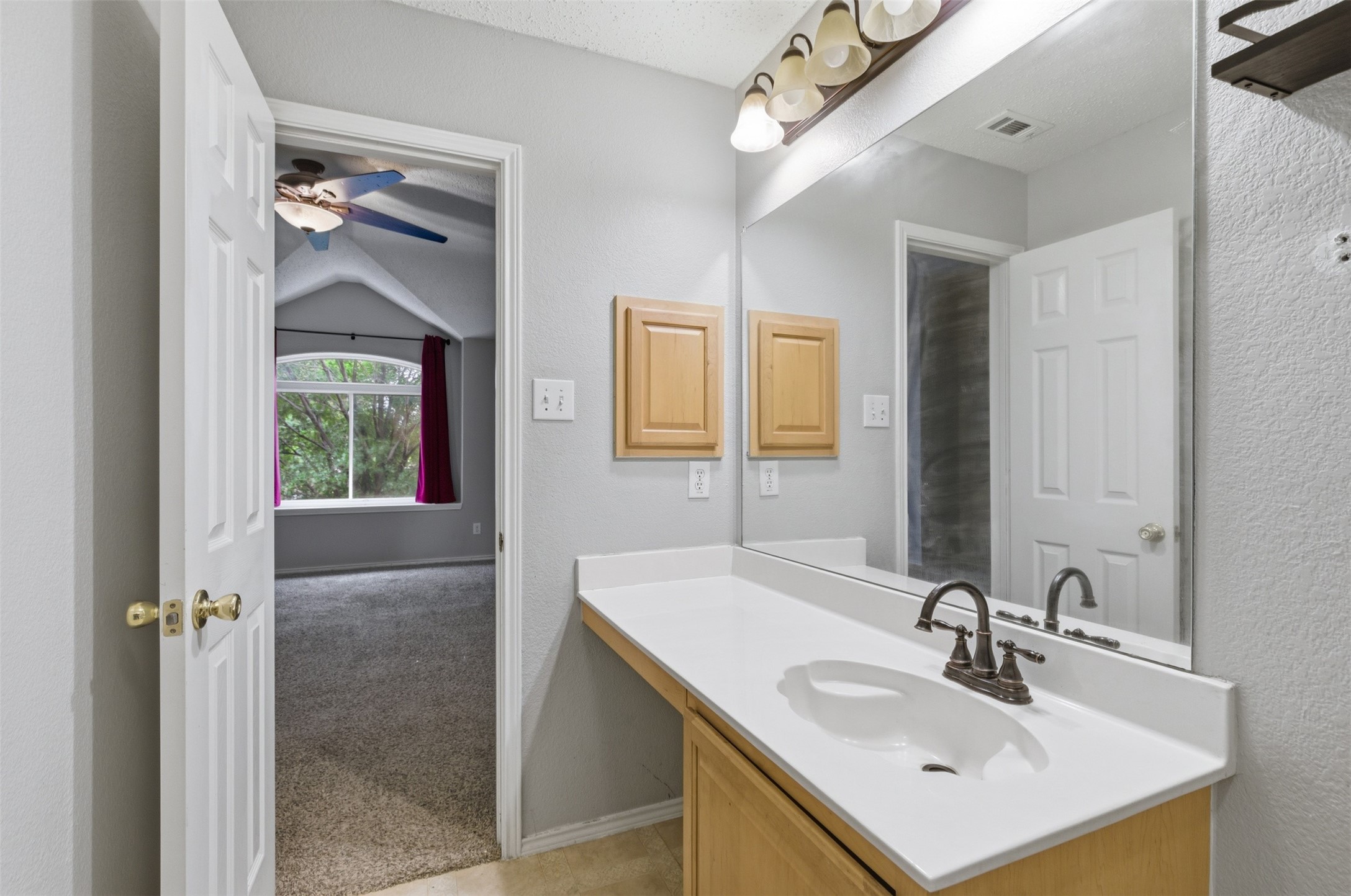 829 Elbe Drive Arlington TX 76001