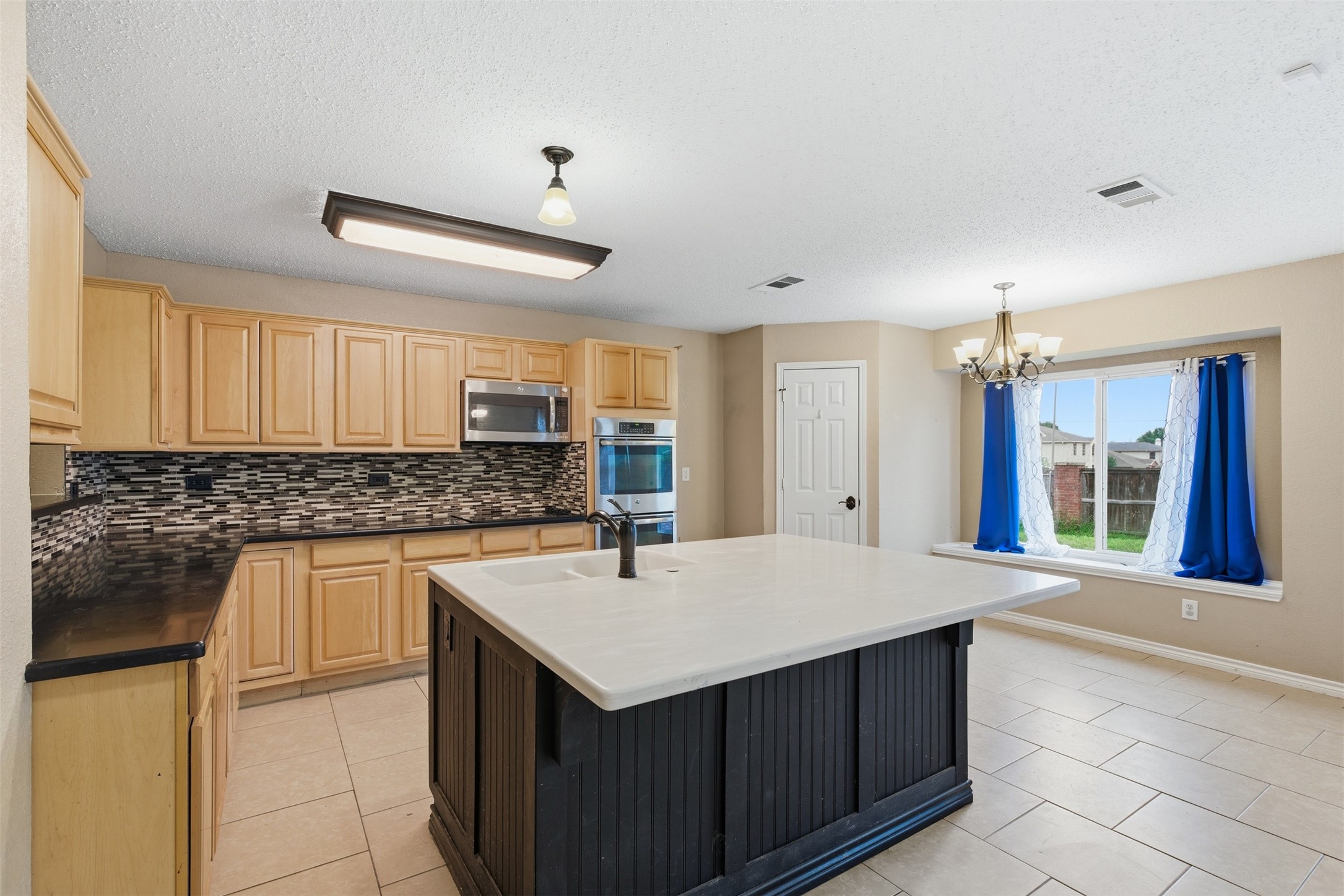 829 Elbe Drive Arlington TX 76001