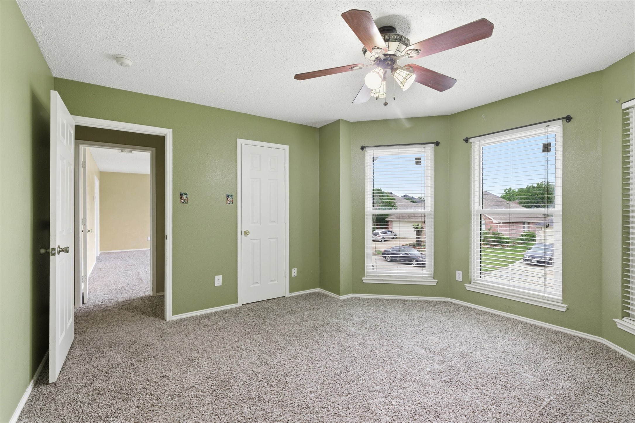 829 Elbe Drive Arlington TX 76001