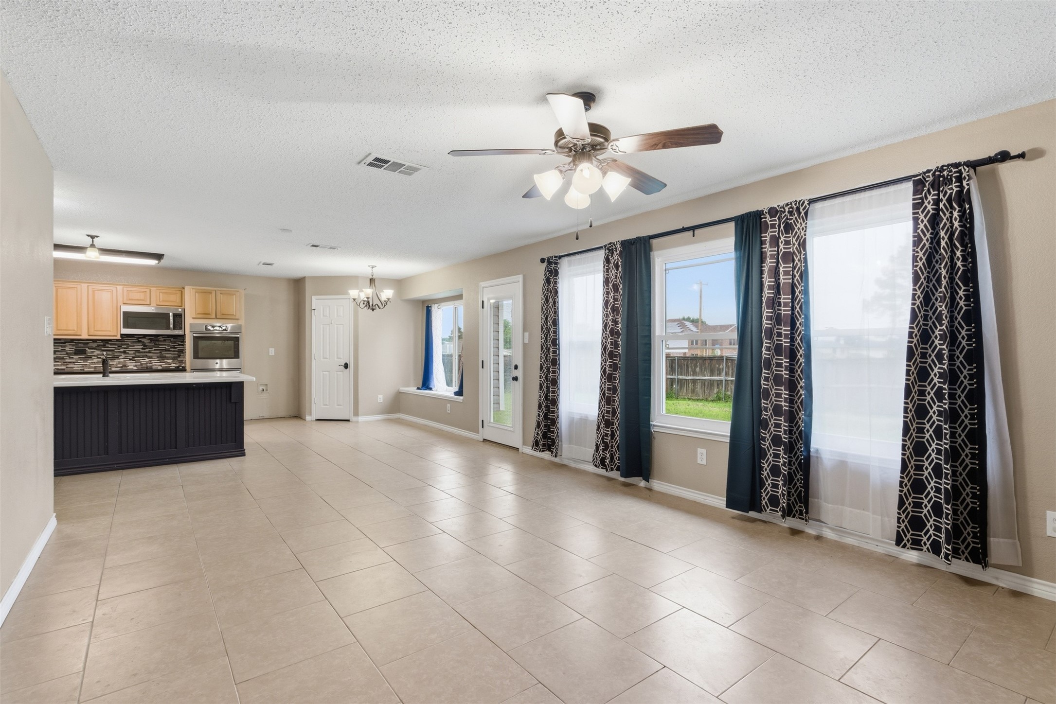 829 Elbe Drive Arlington TX 76001