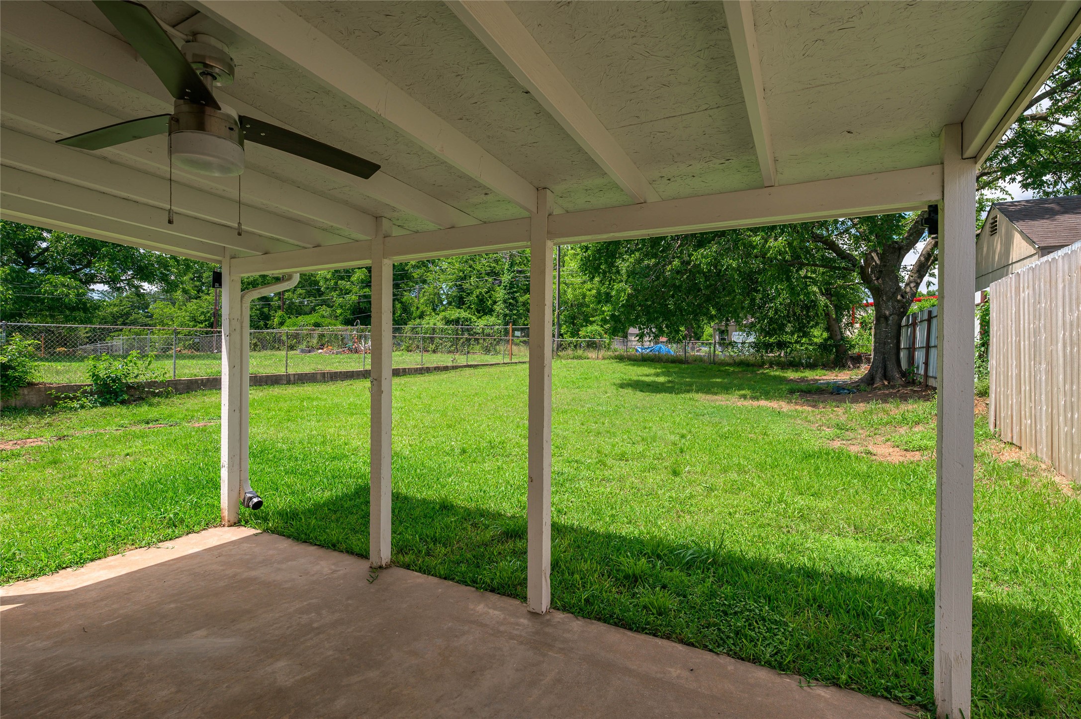 815 W Hull Street Denison TX 75020