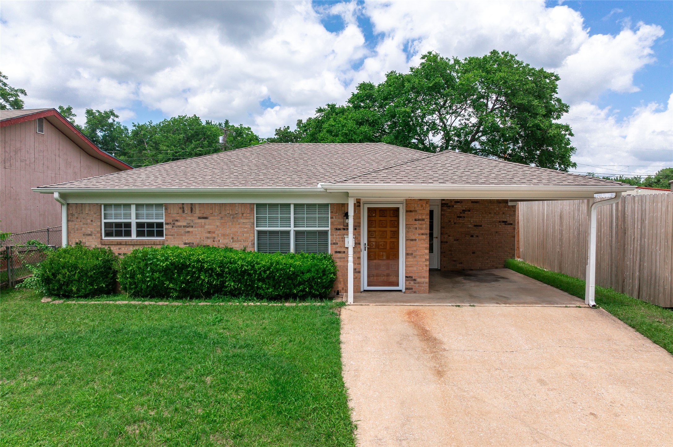 815 W Hull Street Denison TX 75020