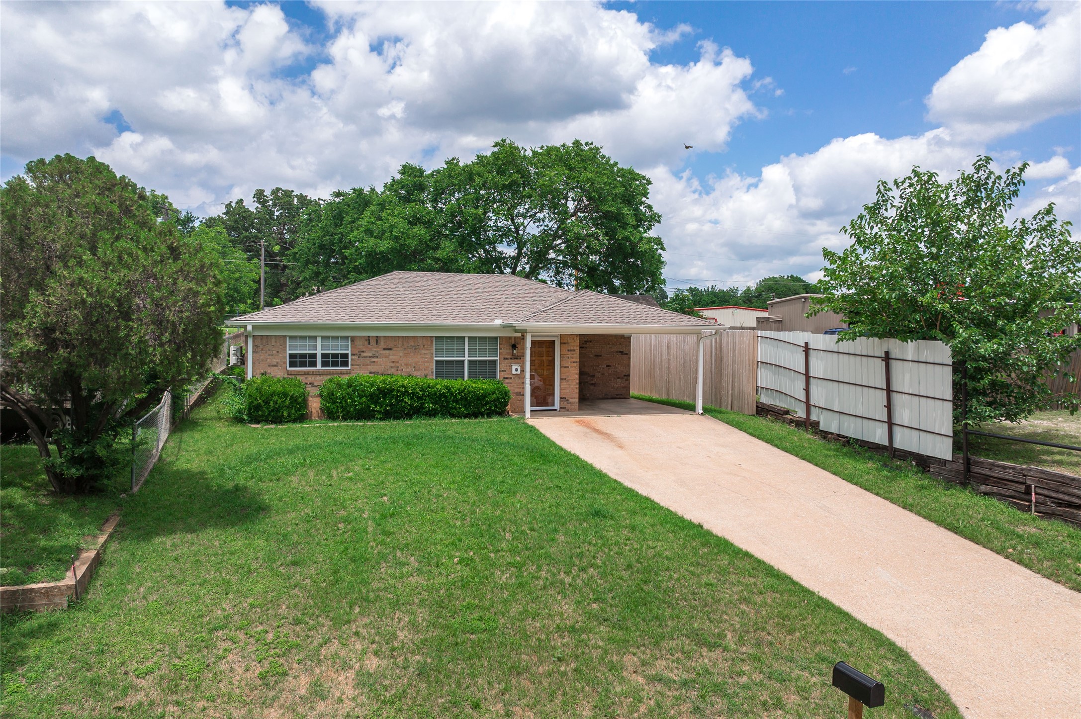 815 W Hull Street Denison TX 75020