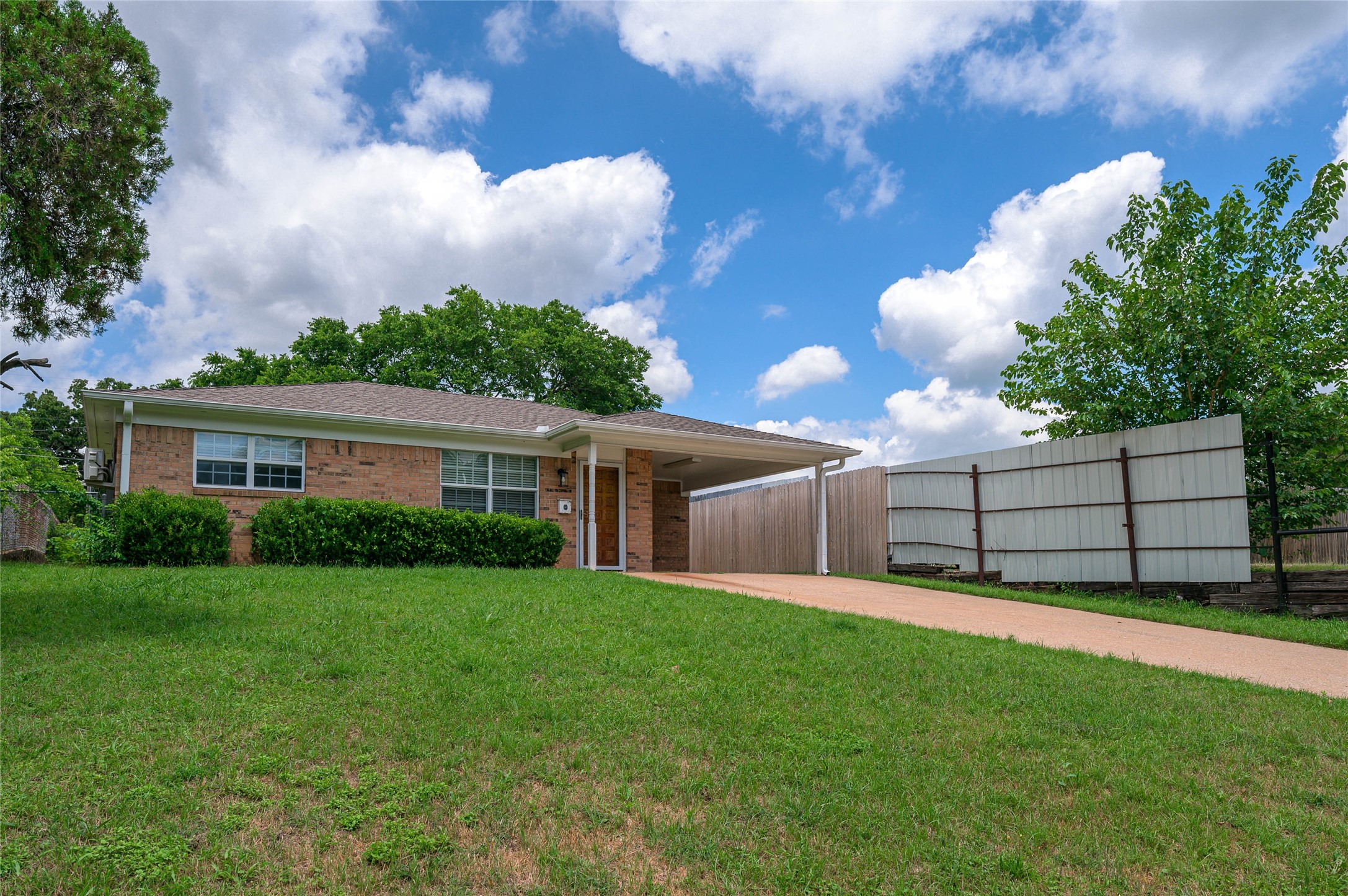 815 W Hull Street Denison TX 75020