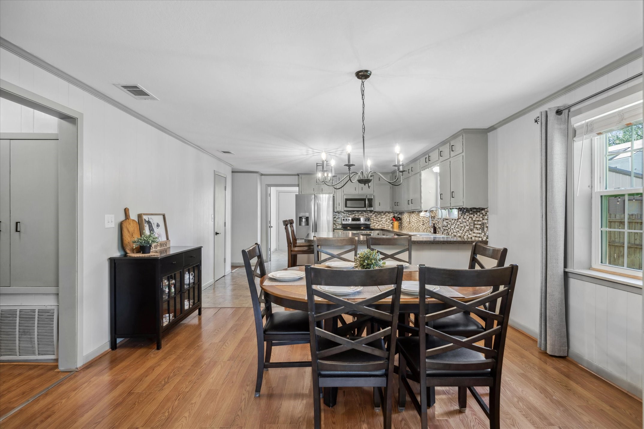 809 S Prairieville Street Athens TX 75751