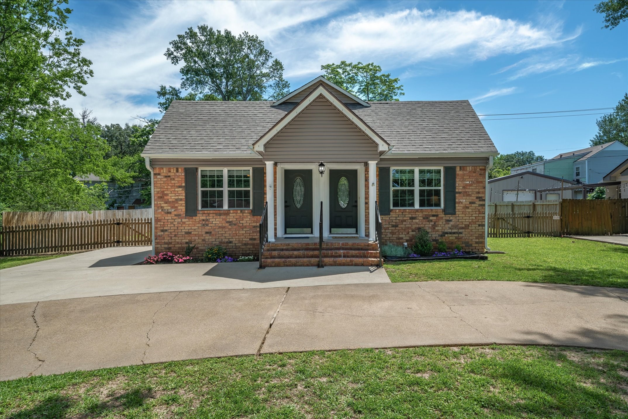 809 S Prairieville Street Athens TX 75751