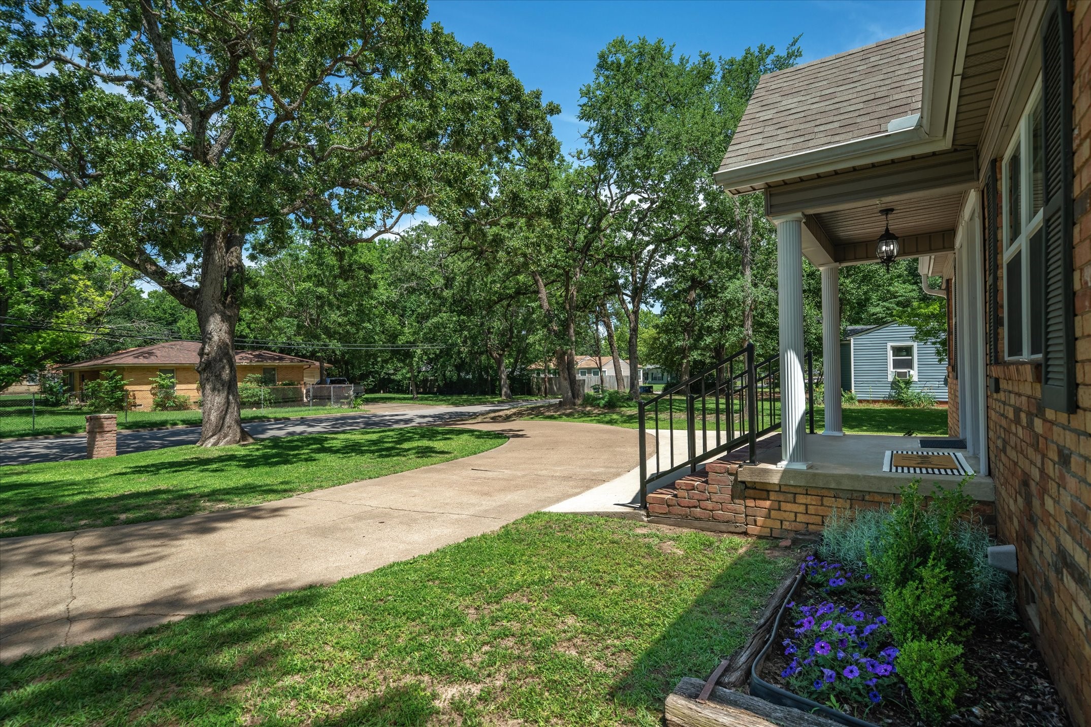 809 S Prairieville Street Athens TX 75751