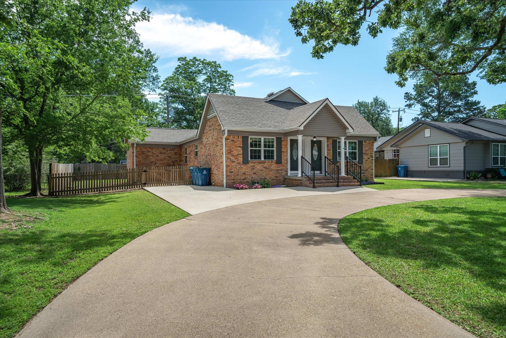 809 S Prairieville Street Athens TX 75751