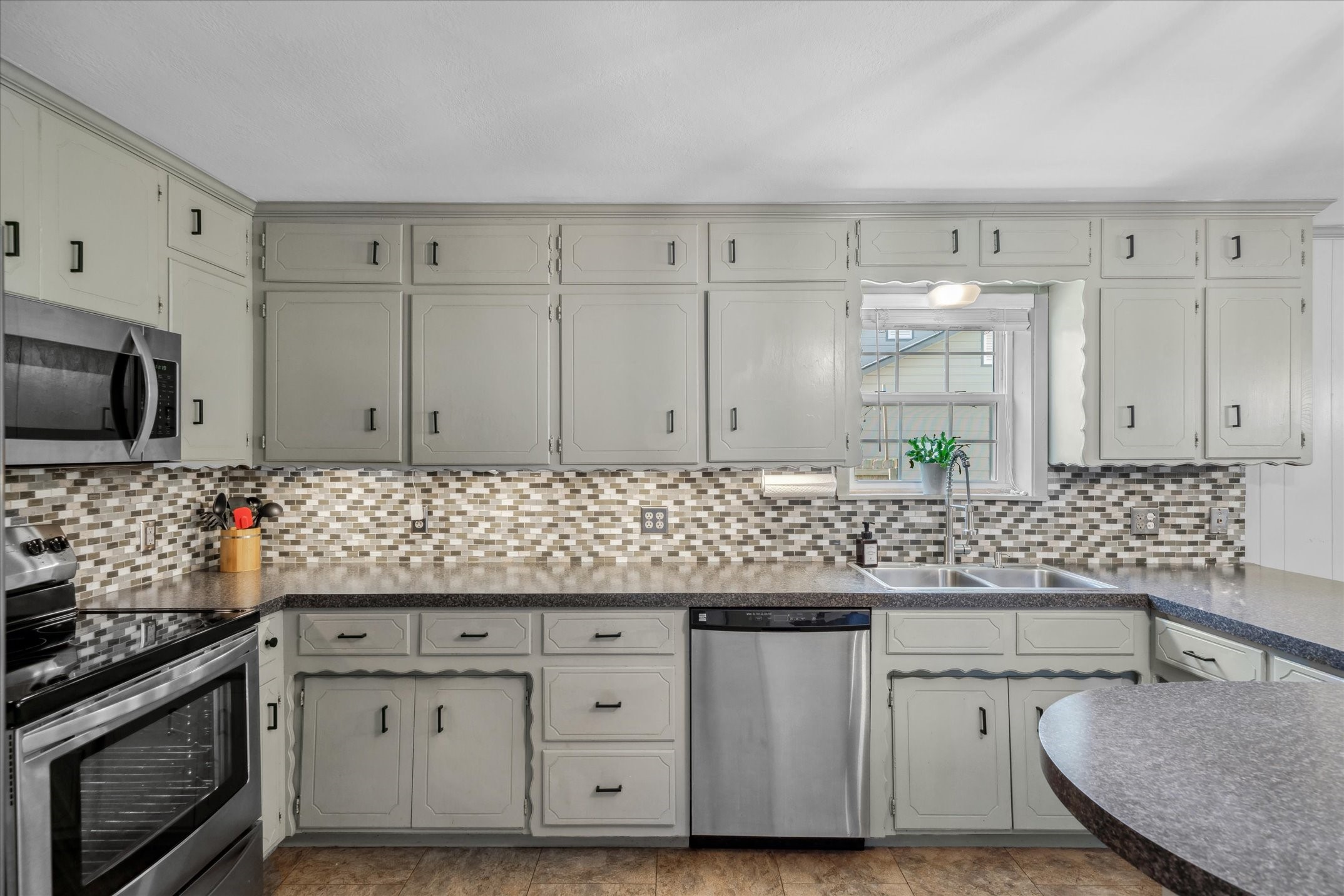 809 S Prairieville Street Athens TX 75751