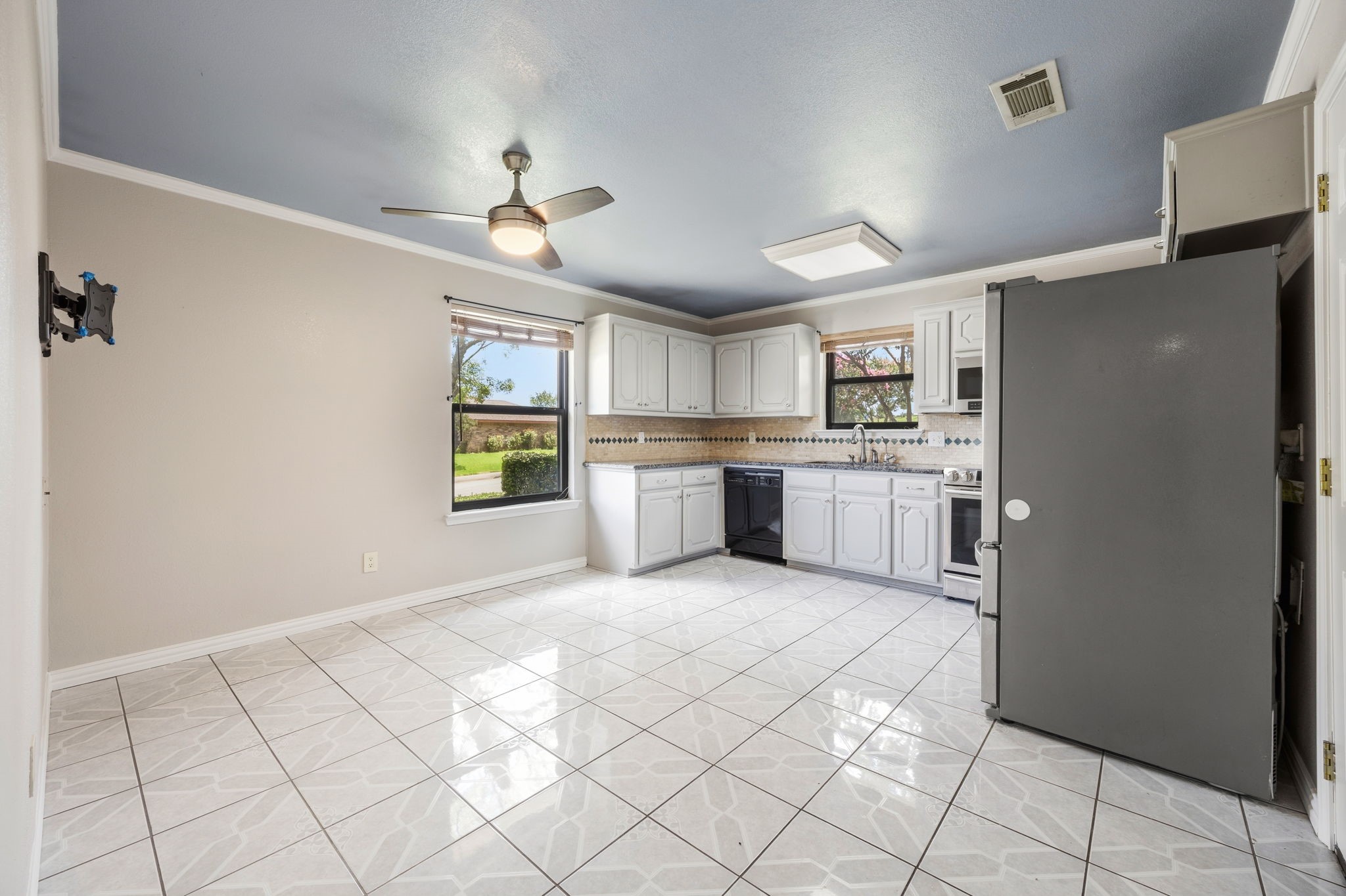 119 N Beltwoods Drive Desoto TX 75115