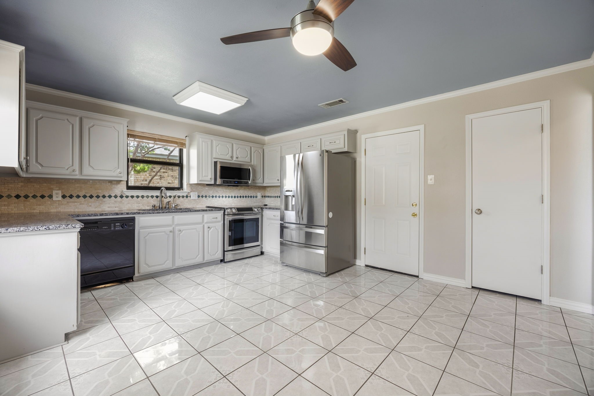 119 N Beltwoods Drive Desoto TX 75115