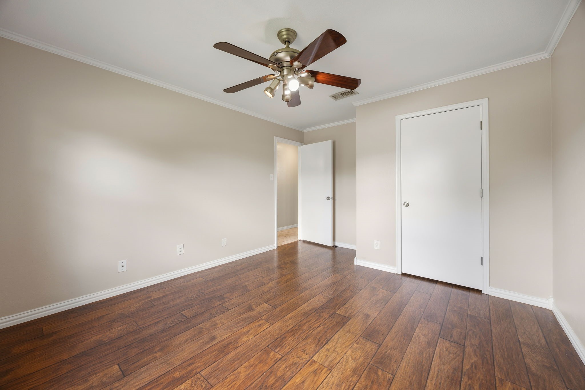 119 N Beltwoods Drive Desoto TX 75115