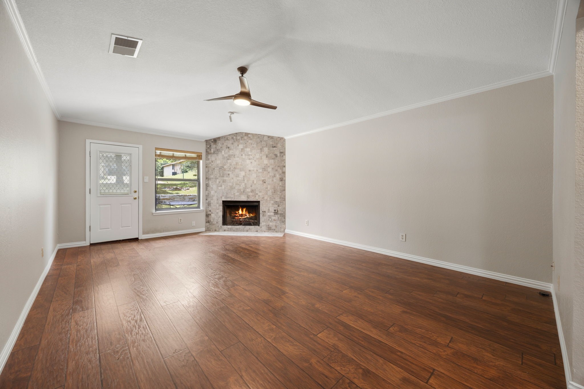 119 N Beltwoods Drive Desoto TX 75115