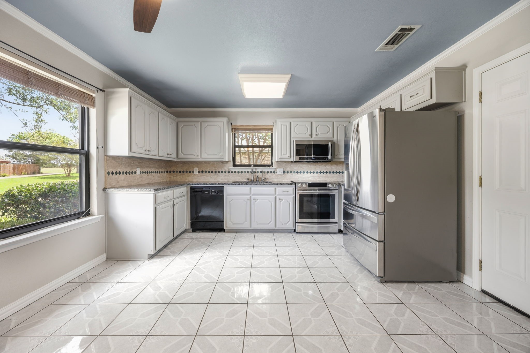 119 N Beltwoods Drive Desoto TX 75115
