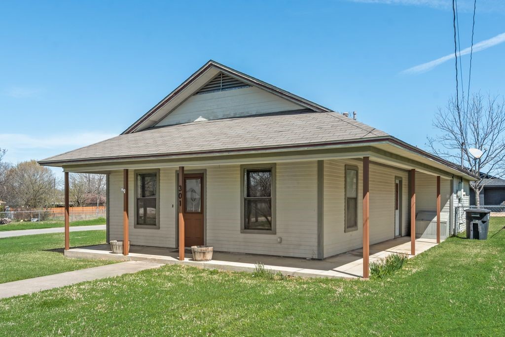 301 Lipscomb Street Cleburne TX 76031