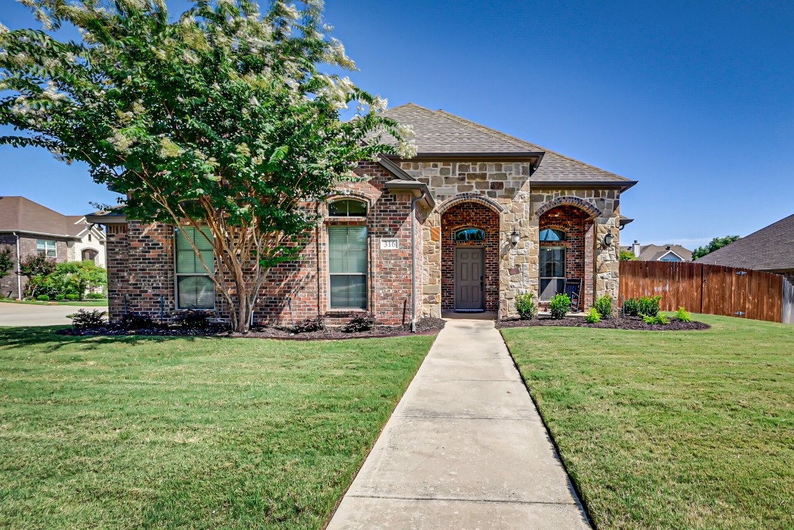 316 Autumnwood Court Kennedale TX 76060