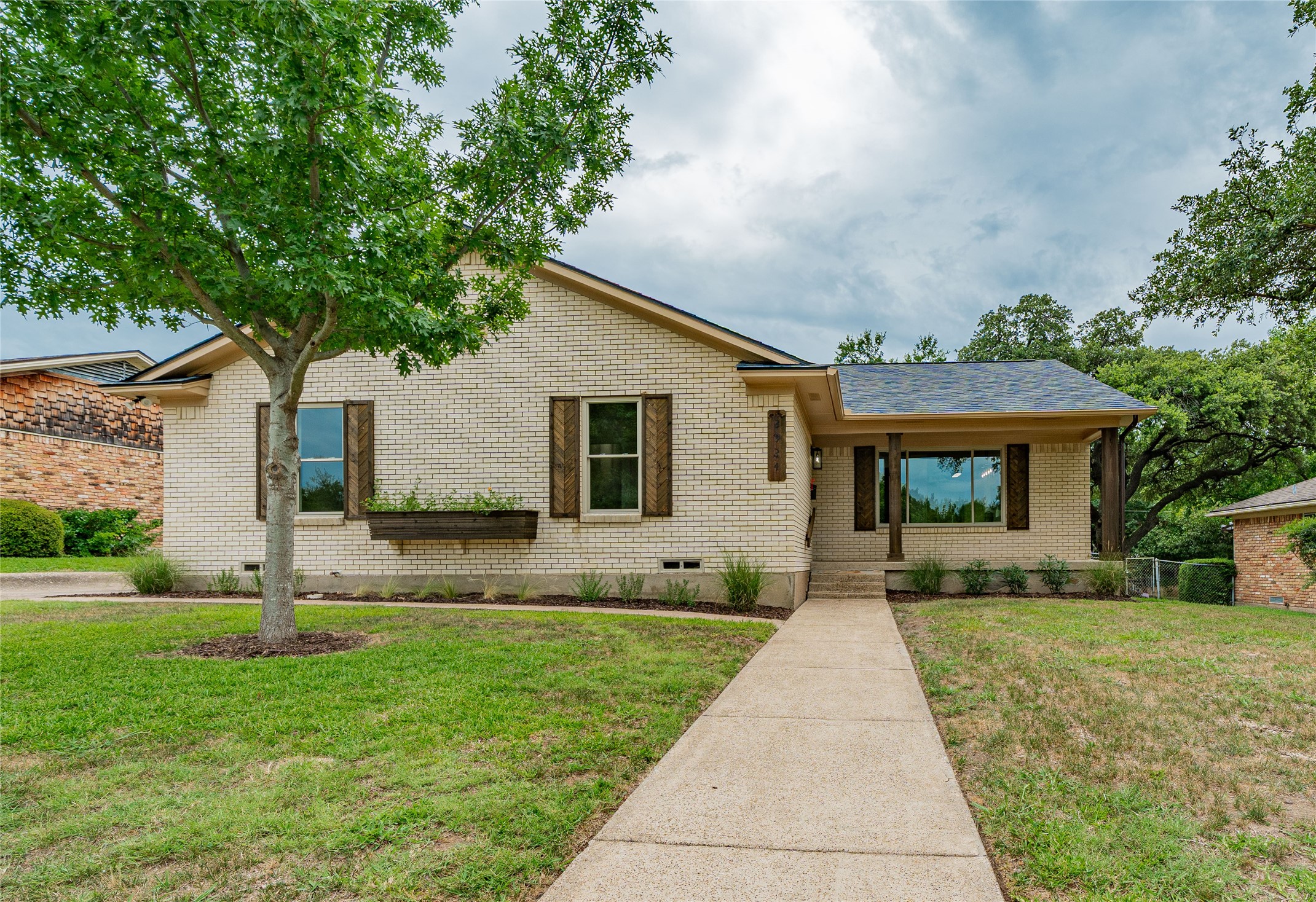 8934 Bretshire Drive Dallas TX 75228
