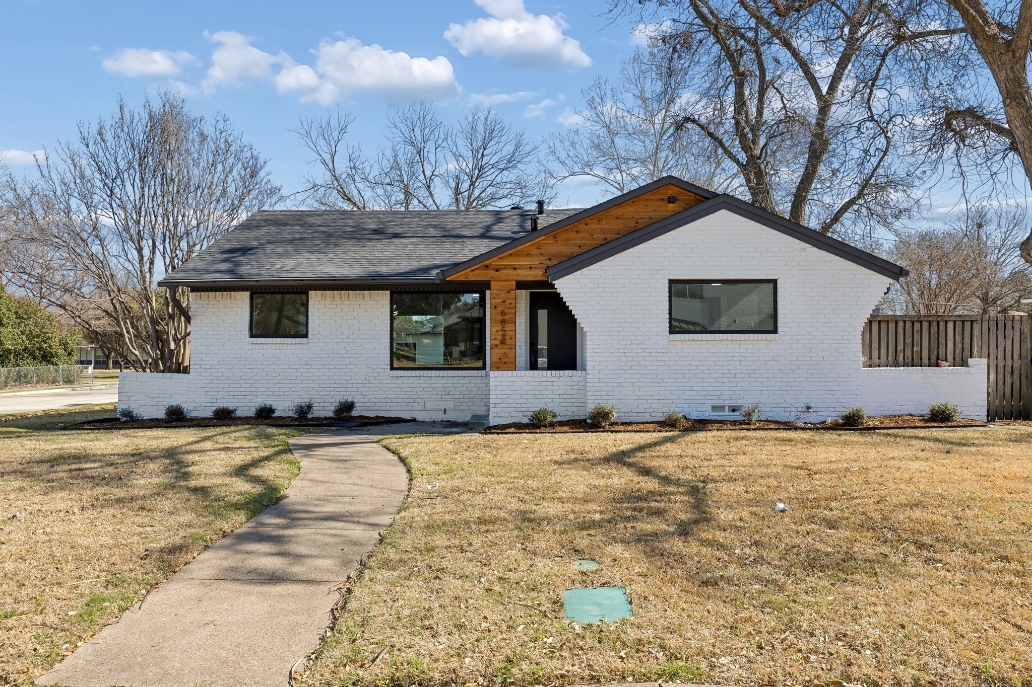 6858 Freemont Street Dallas TX 75231