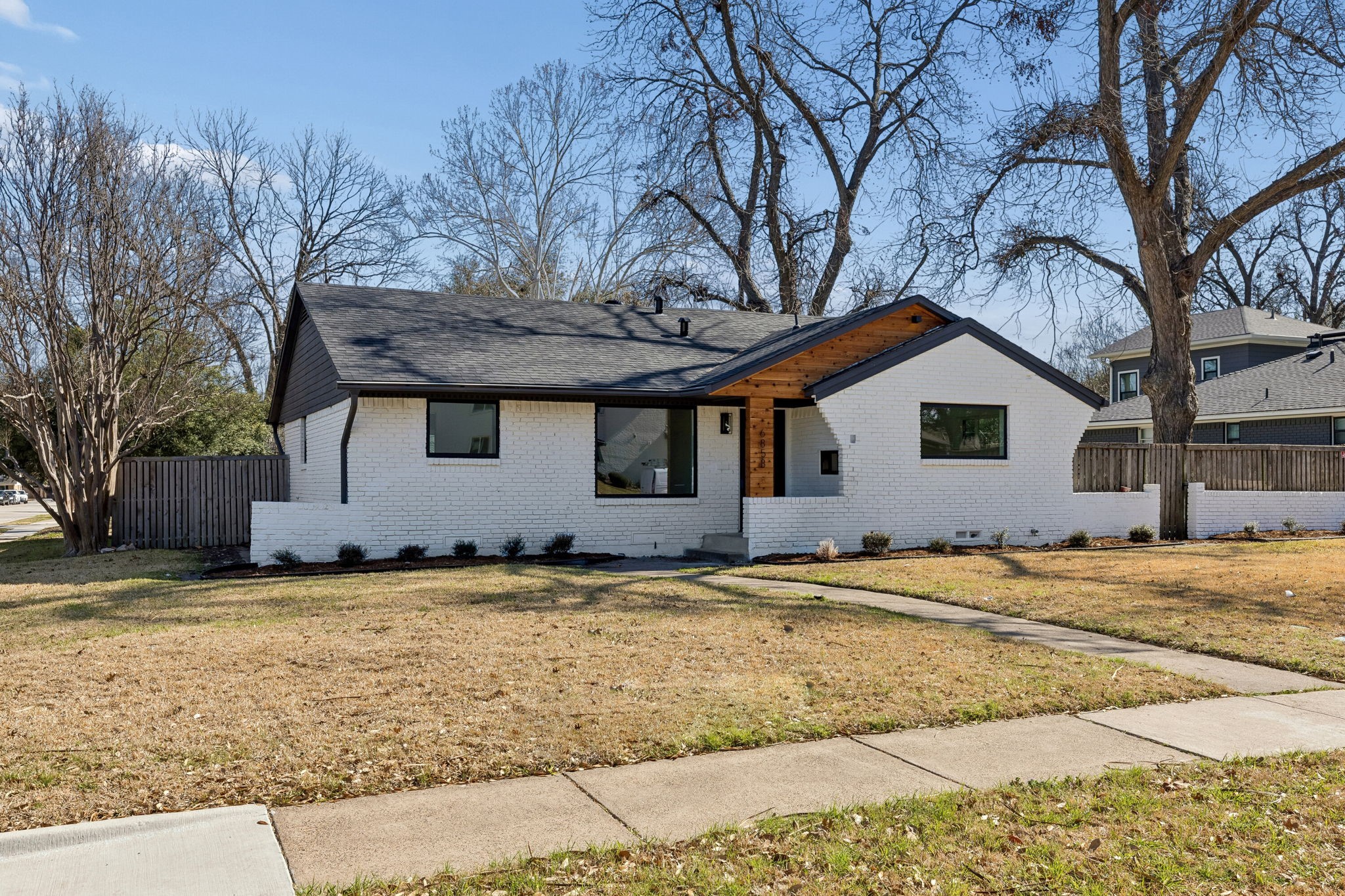 6858 Freemont Street Dallas TX 75231