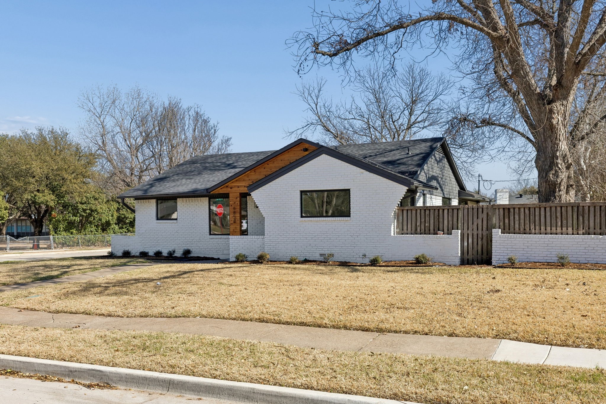 6858 Freemont Street Dallas TX 75231