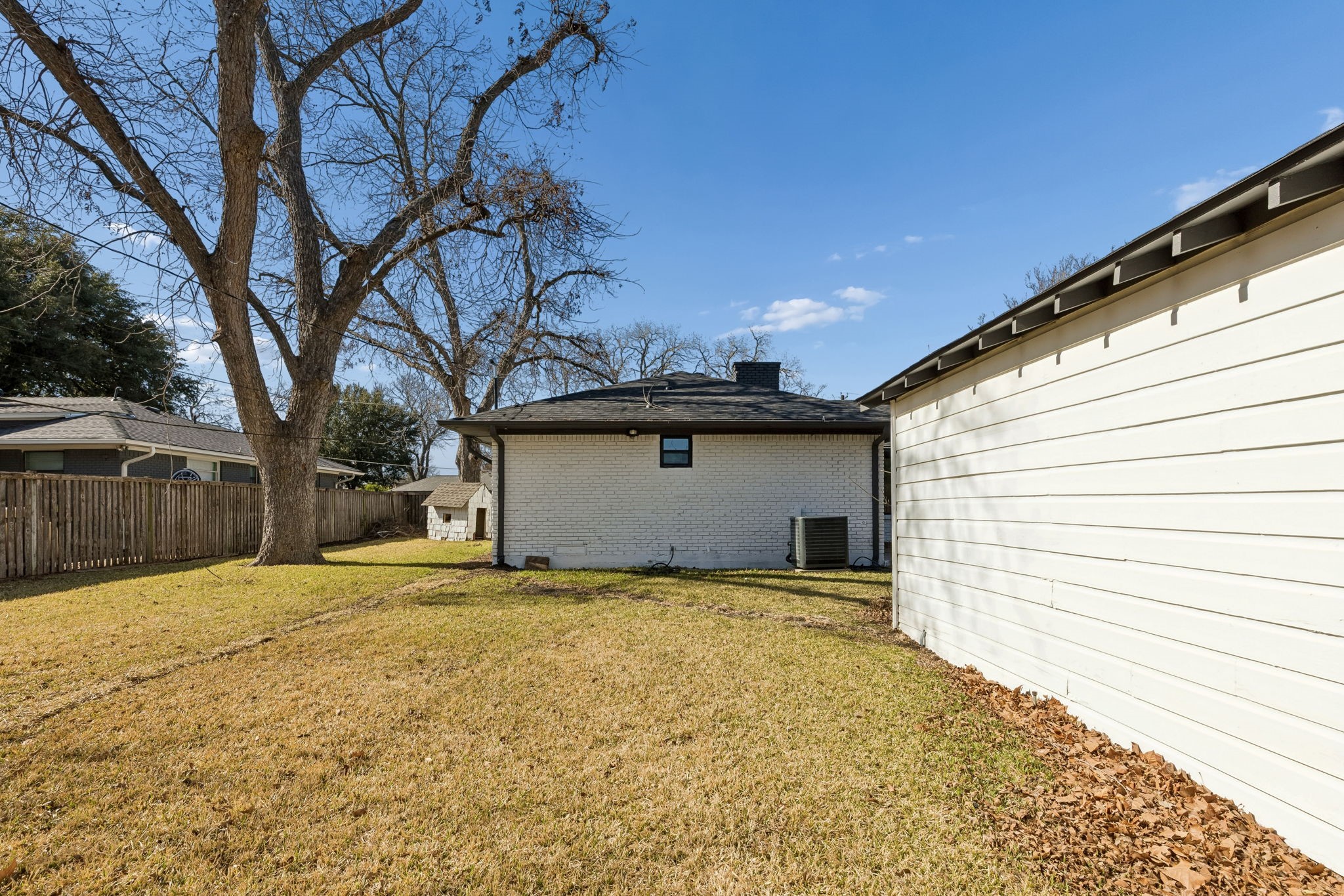 6858 Freemont Street Dallas TX 75231