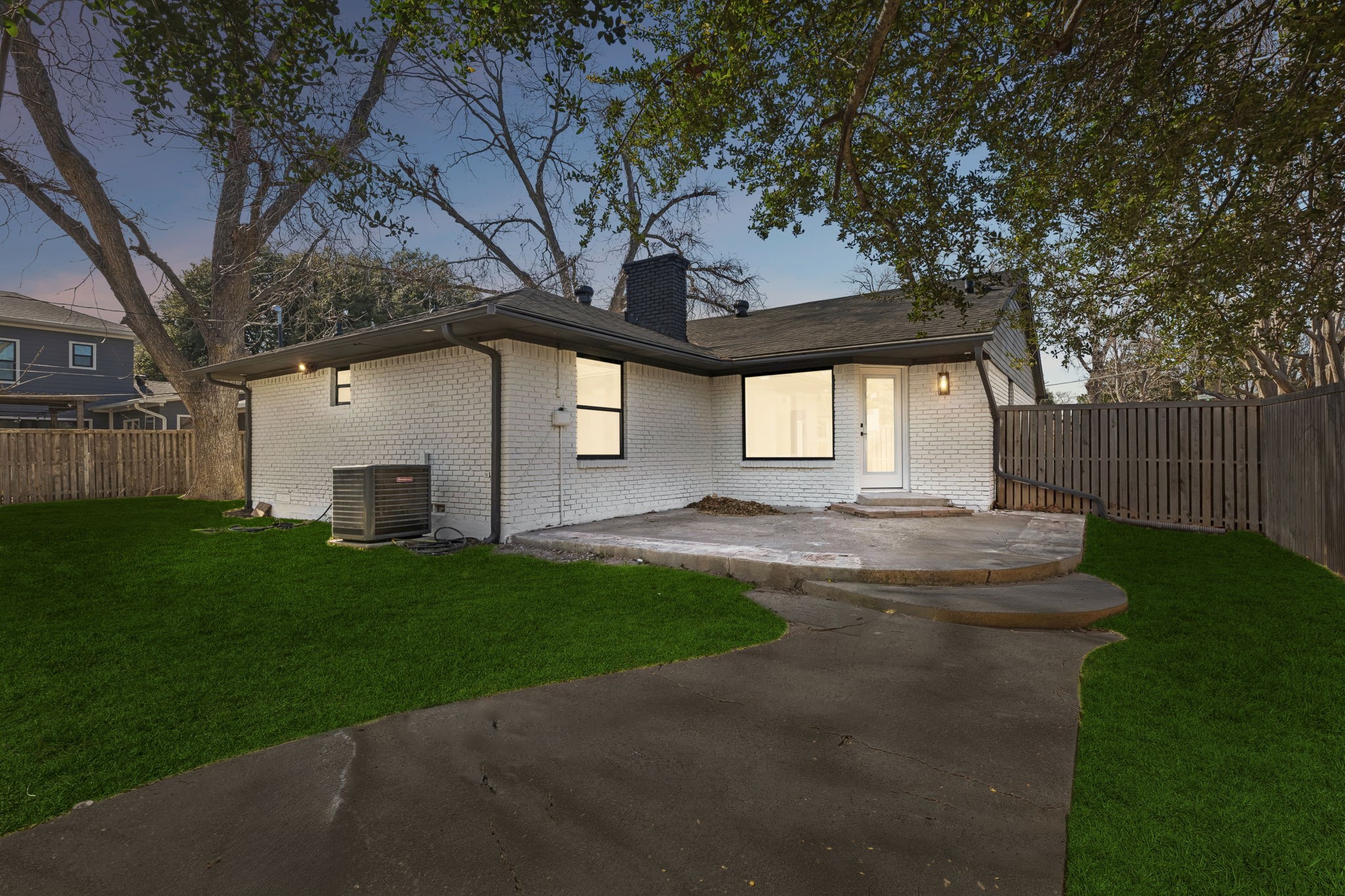 6858 Freemont Street Dallas TX 75231