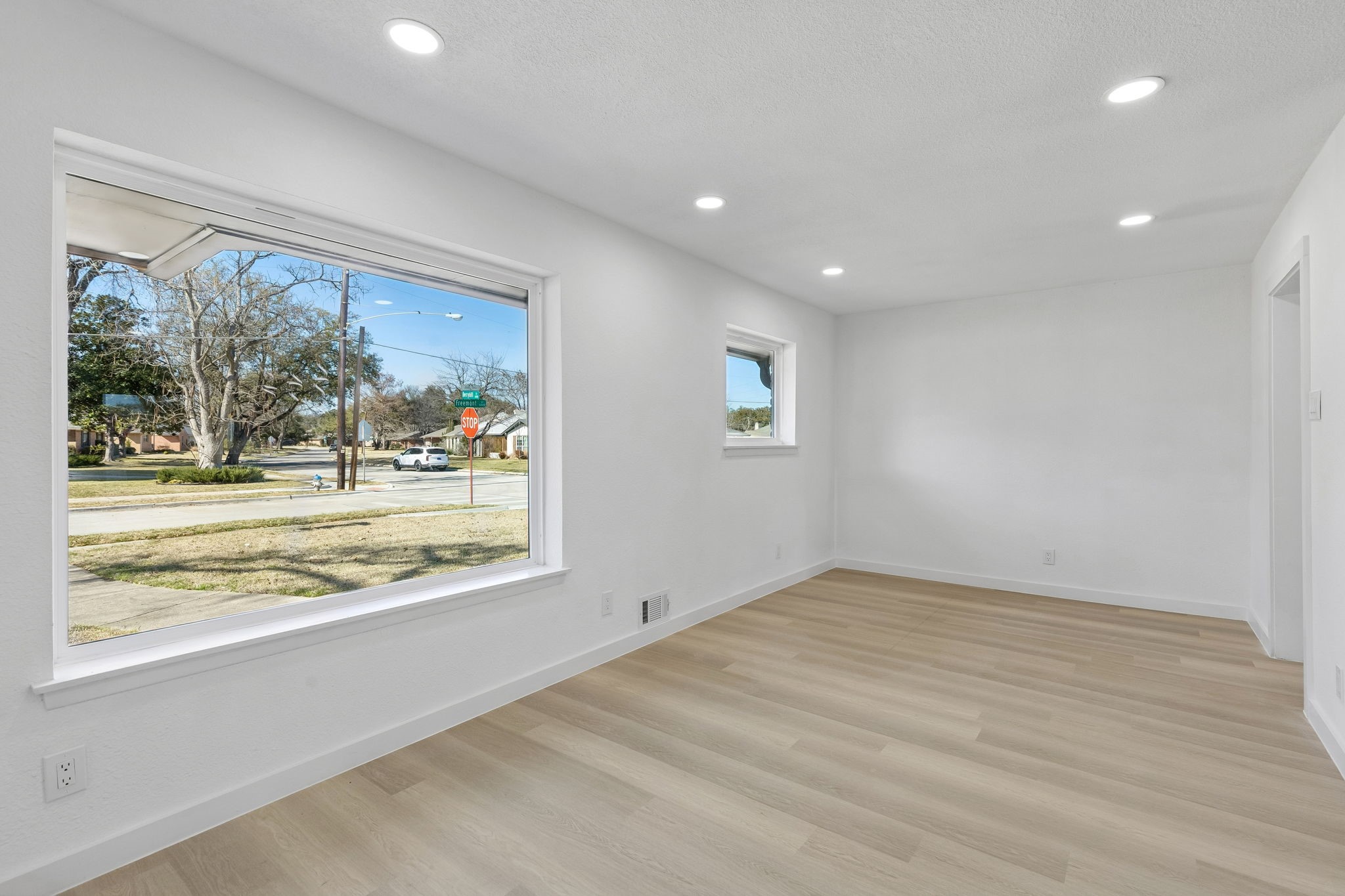 6858 Freemont Street Dallas TX 75231