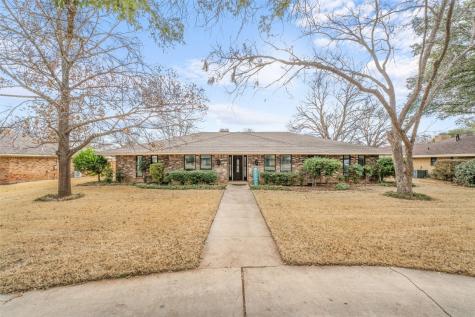 806 Brook Hollow Street Brownwood TX 76801