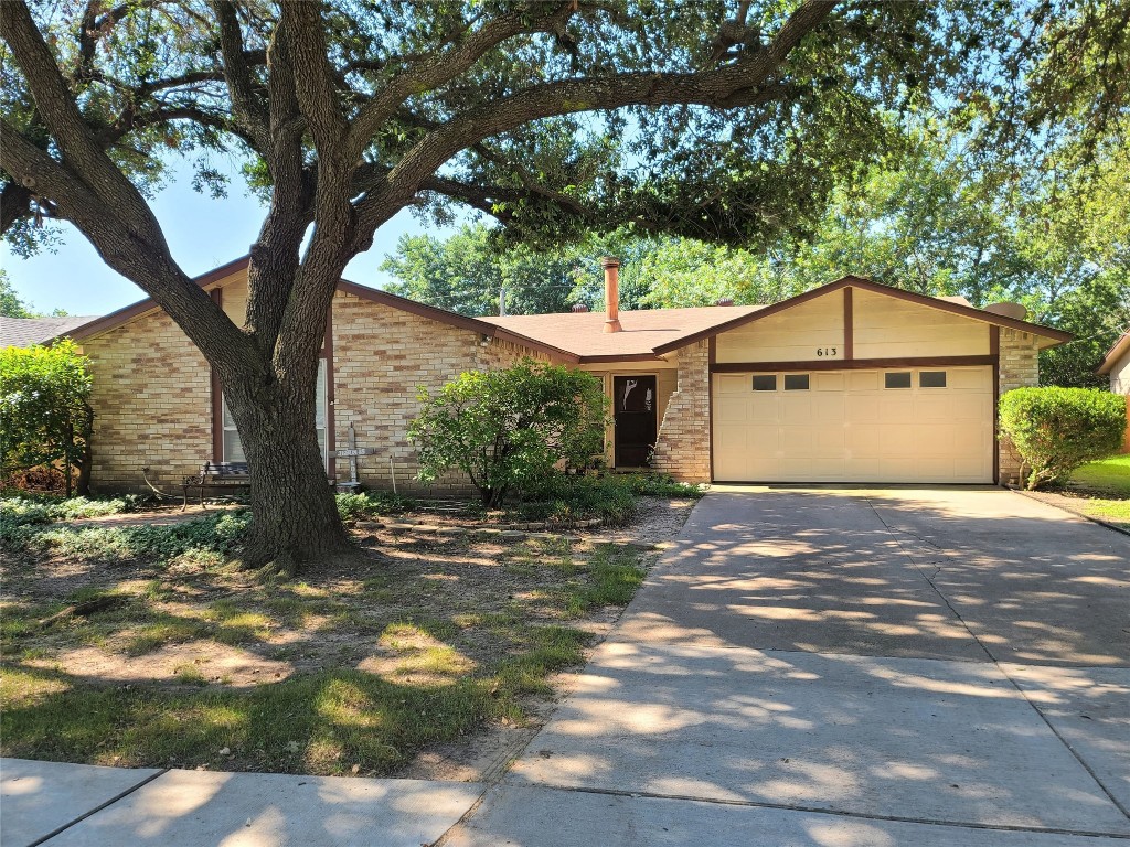 613 W Crossland Boulevard Grand Prairie TX 75052