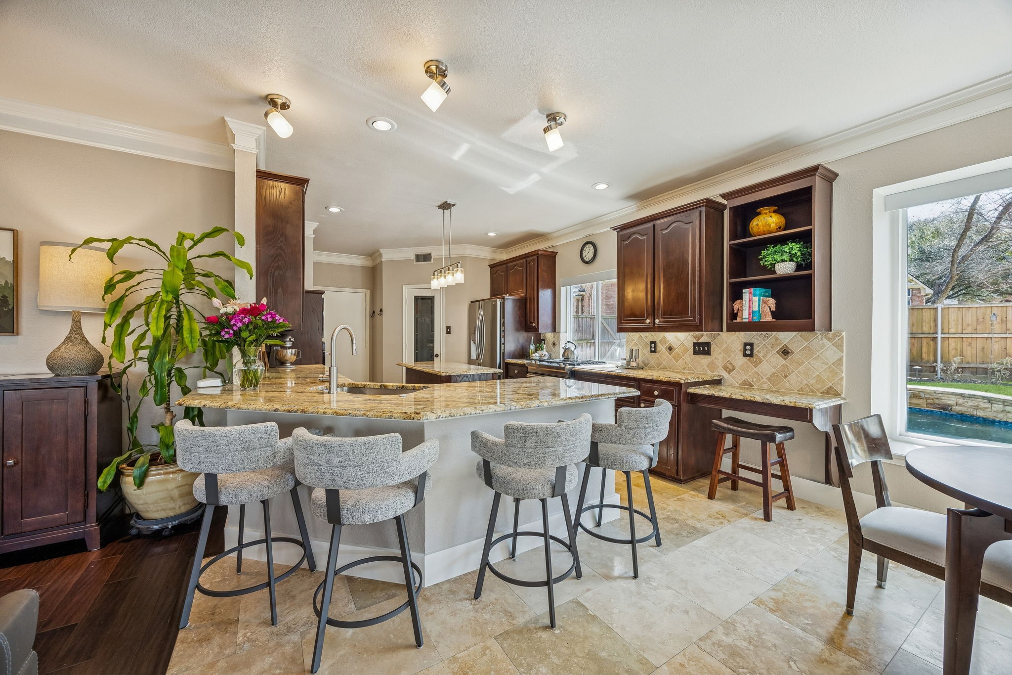 113 Lake Forest Court Garland TX 75044