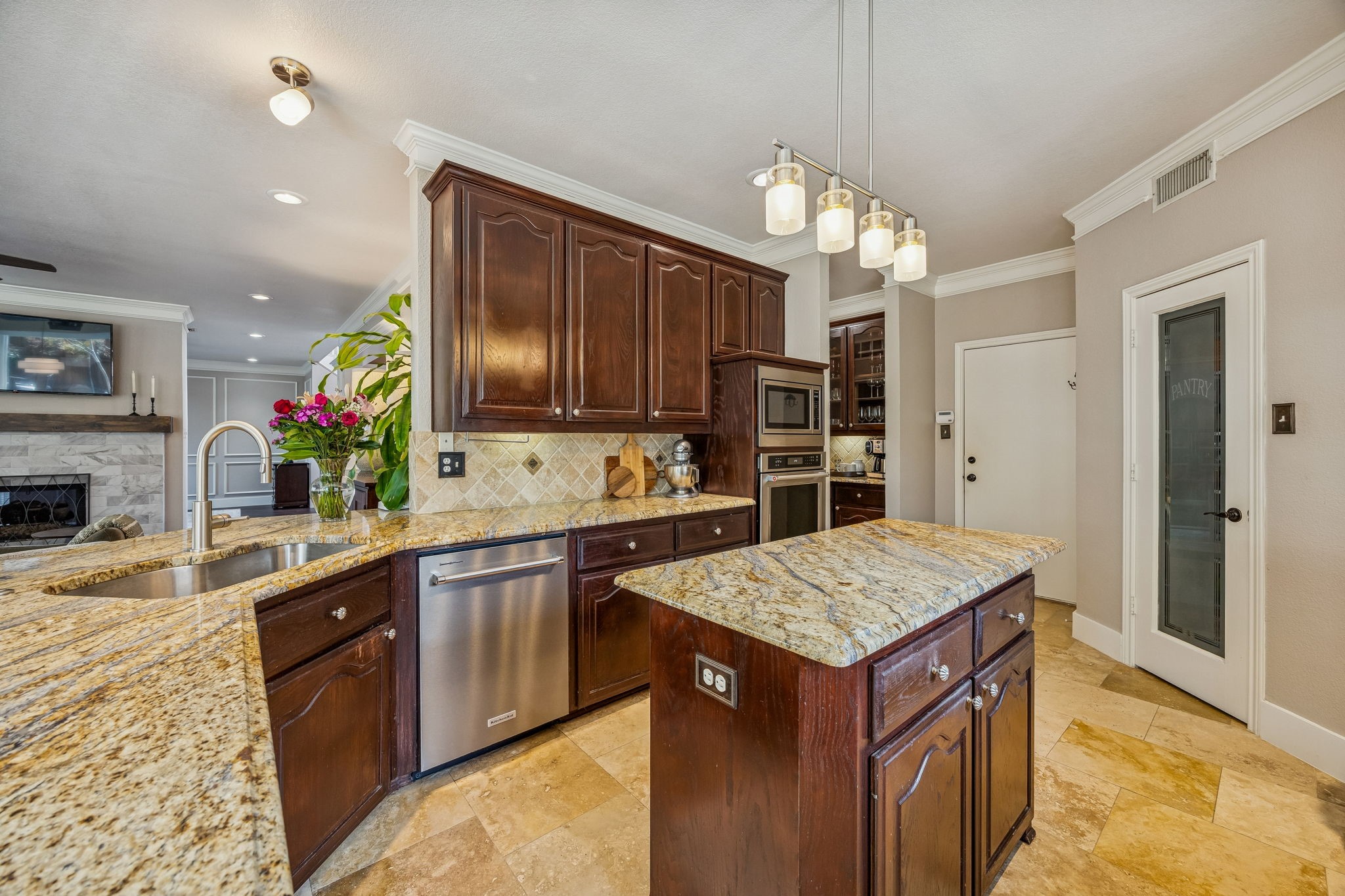 113 Lake Forest Court Garland TX 75044
