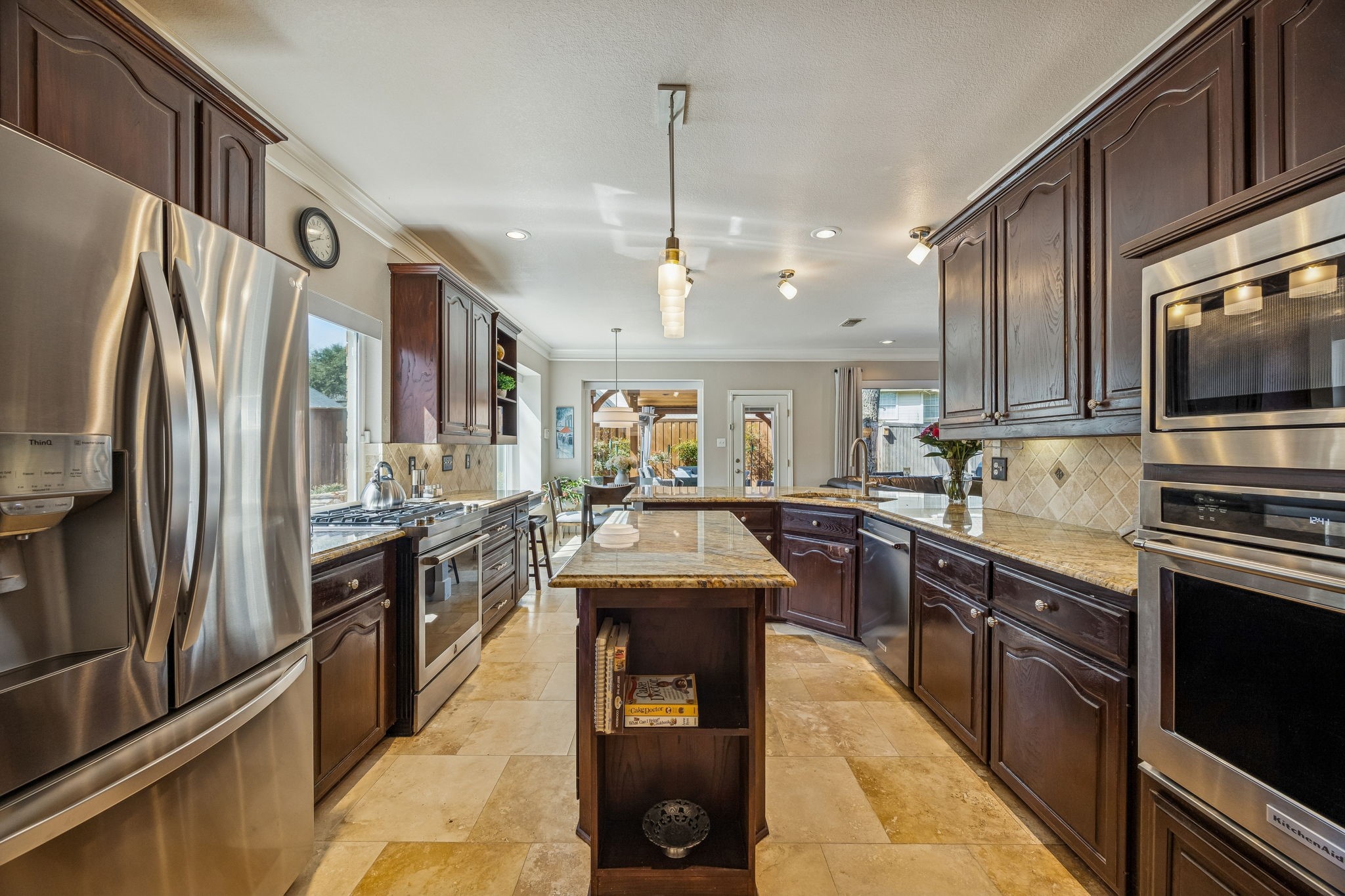 113 Lake Forest Court Garland TX 75044