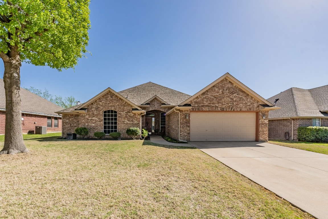 513 Surry Court Saginaw TX 76179