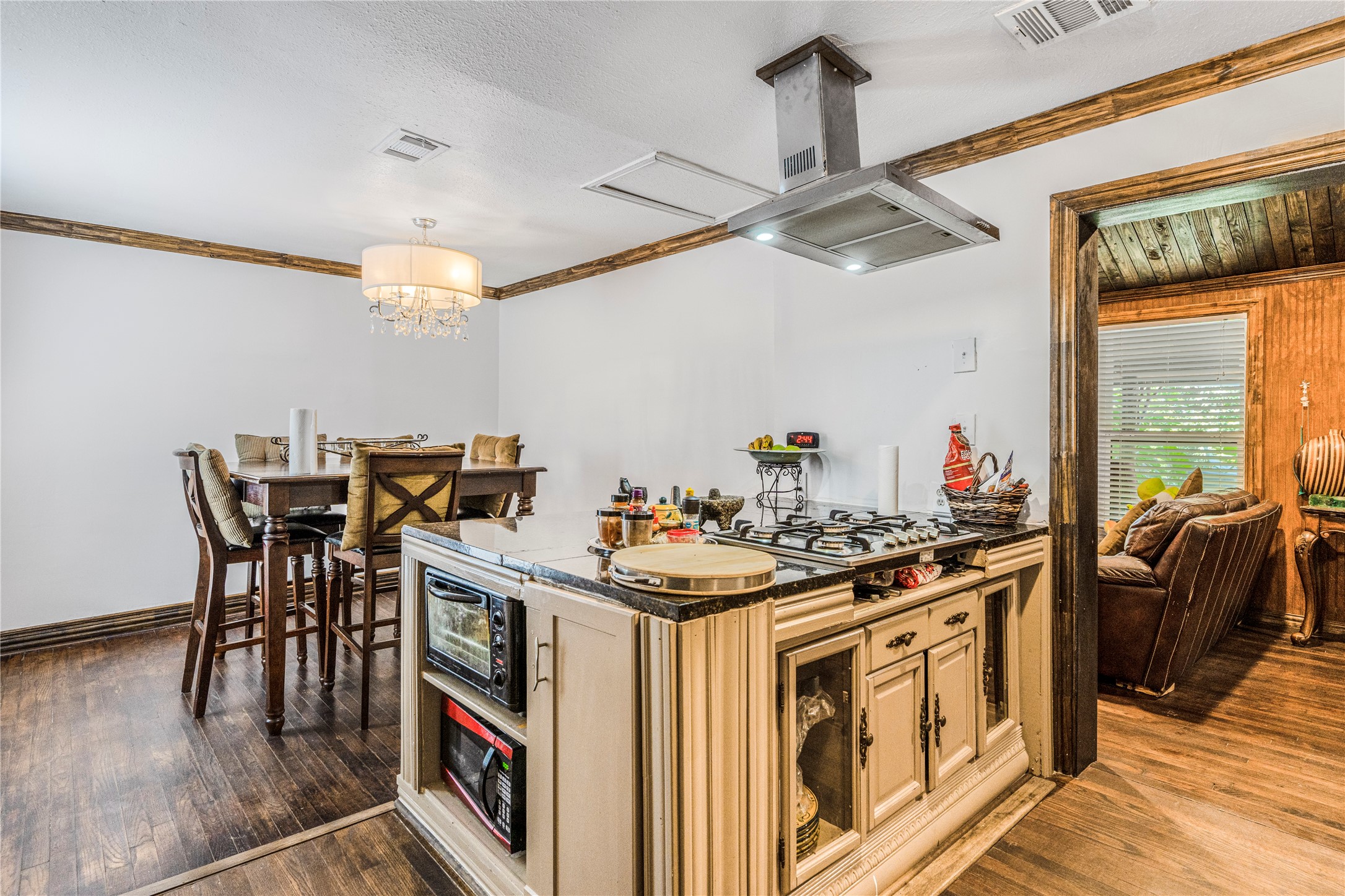 548 Elston Drive Dallas TX 75232