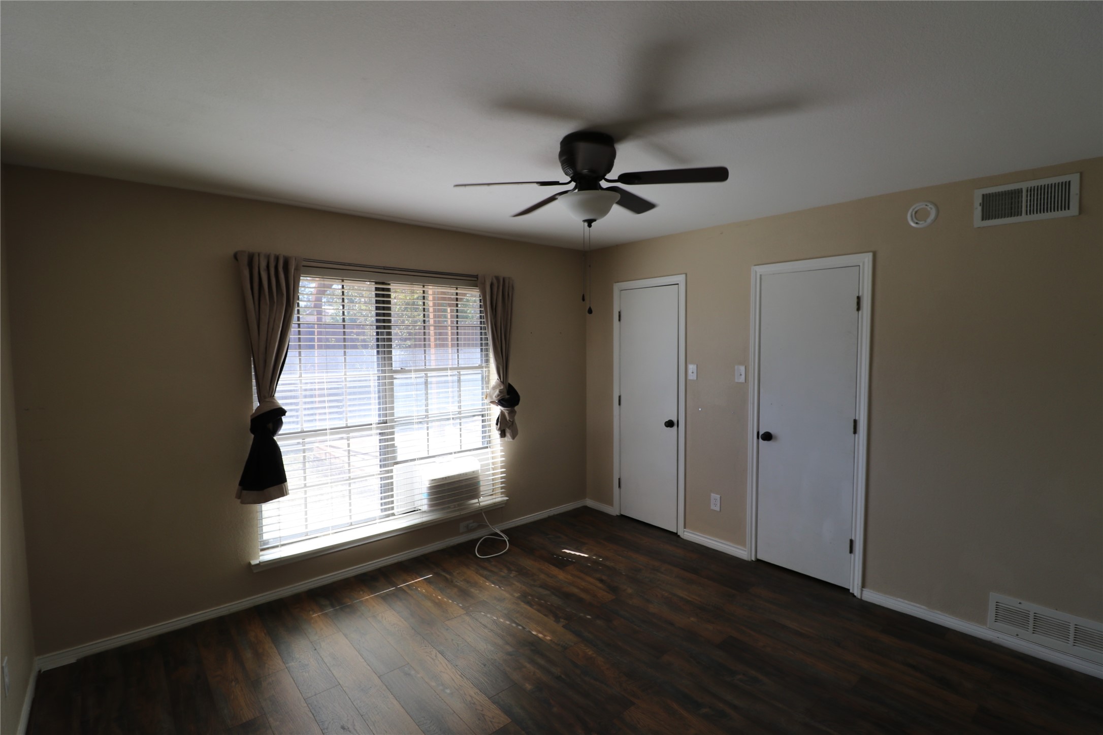 200 Red Oak Creek Drive Oak Leaf TX 75154