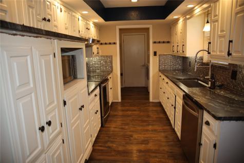 200 Red Oak Creek Drive Oak Leaf TX 75154