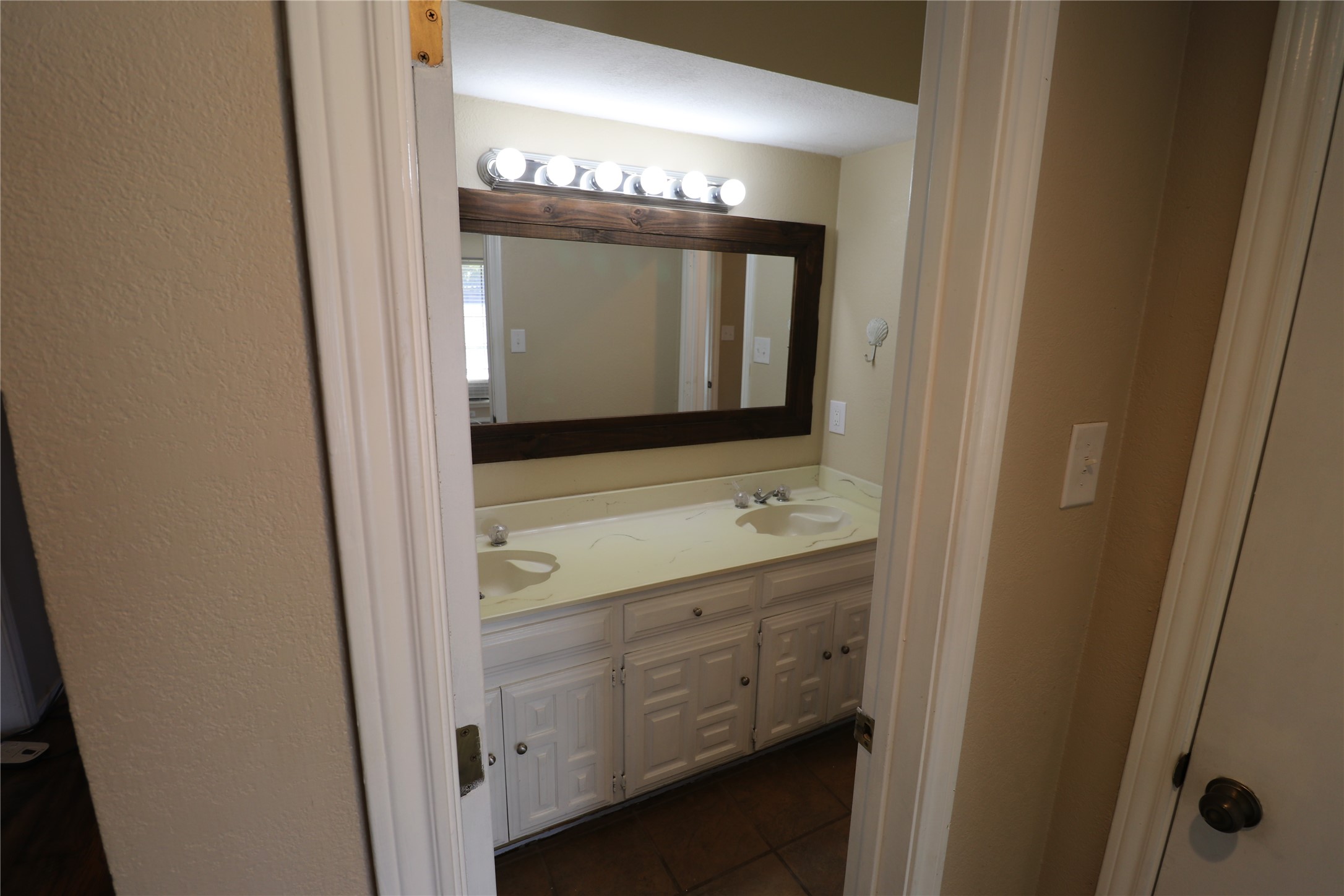 200 Red Oak Creek Drive Oak Leaf TX 75154