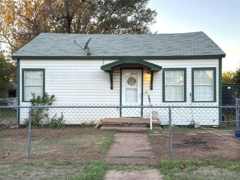 900 Green Street Quanah TX 79252